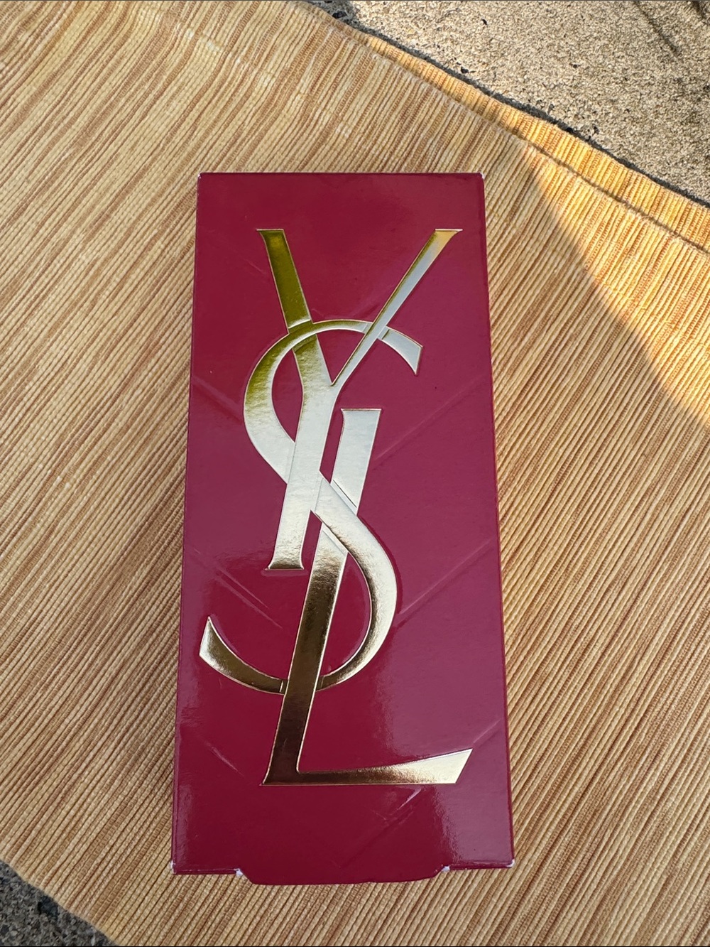 Yves Saint Laurent Cosmetic set (Nude Loveshine Lipstck & volume black mascara)